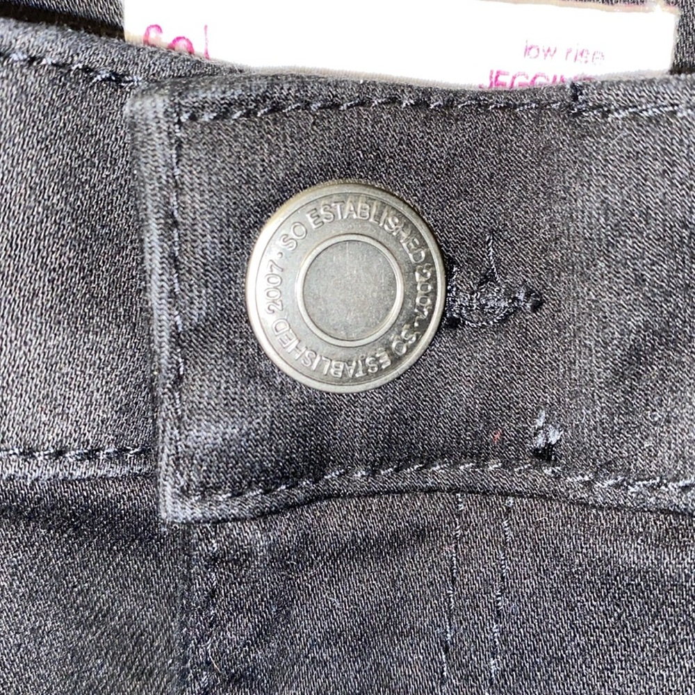 So Black Low Rise Distressed Straight Leg Jegging Jeans NWT - Picture 9 of 13